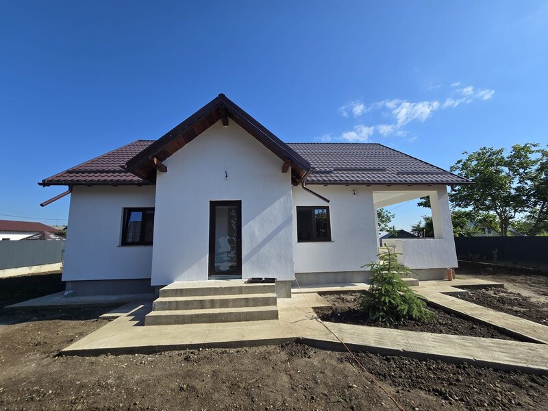 Sarata, Bacau, casa noua moderna de vanzare, confort, spatiu si liniste.